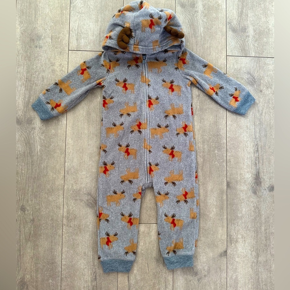 Carters 18m baby boy fleece reindeer jumper 
Euc 
Bin EE